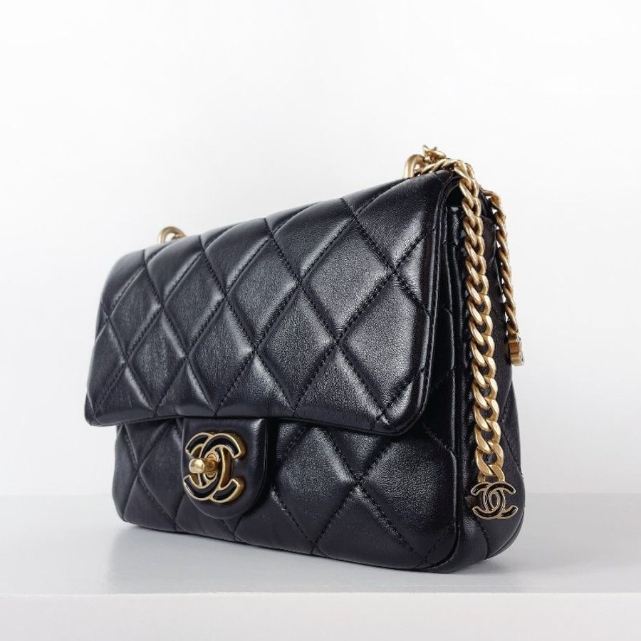Chanel 22P 黑金琺瑯釦 方胖子-12