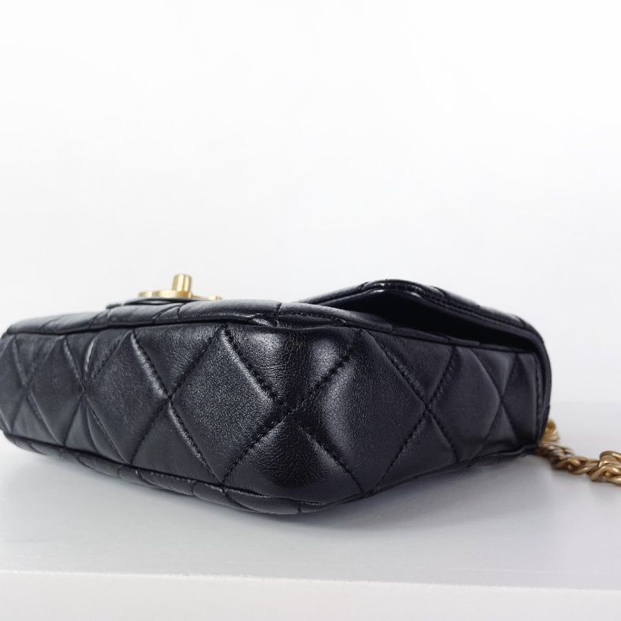 Chanel 22P 黑金琺瑯釦 方胖子-17