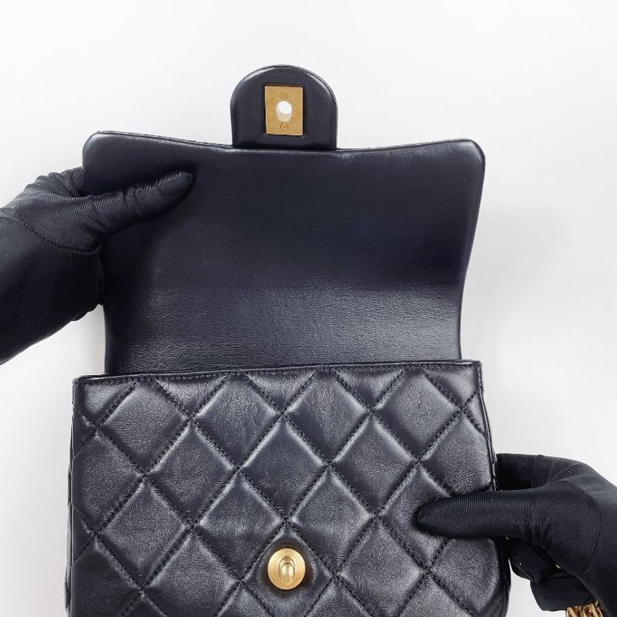 Chanel 22P 黑金琺瑯釦 方胖子-18