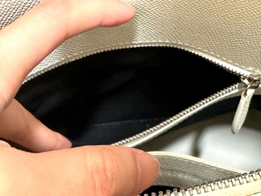 近全新閒置 #Balenciaga白色 #貝殼包 可斜背有背帶 全牛皮款式 酷酷女必備 顏值爆表 妥妥C位包🔥-27