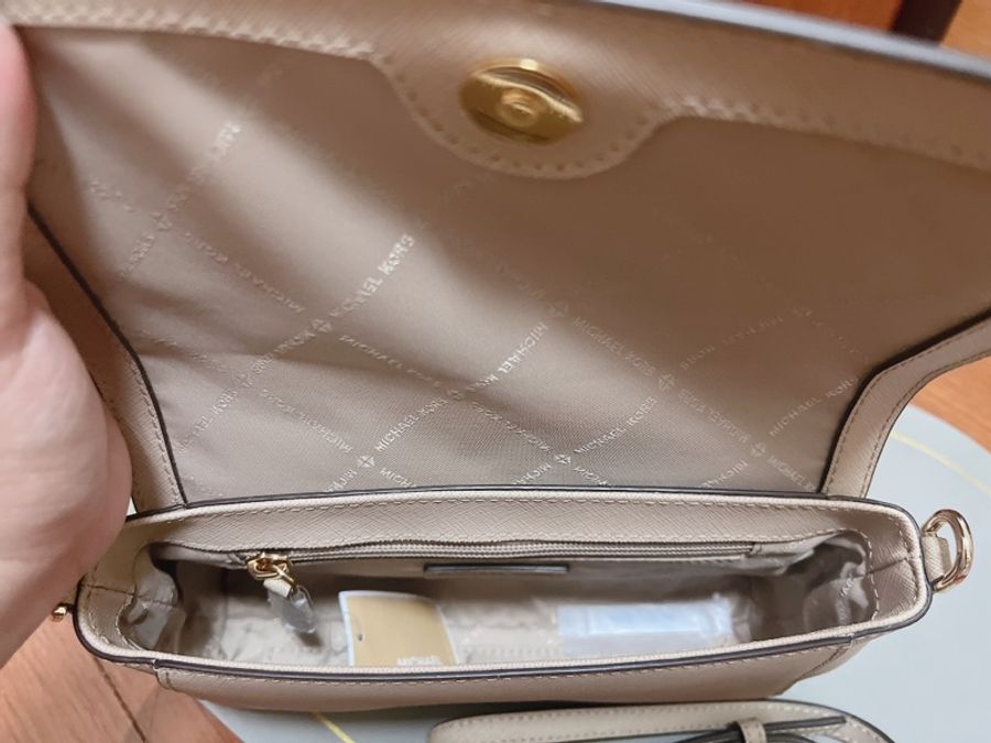 Michael Kors 經典斜背包-16