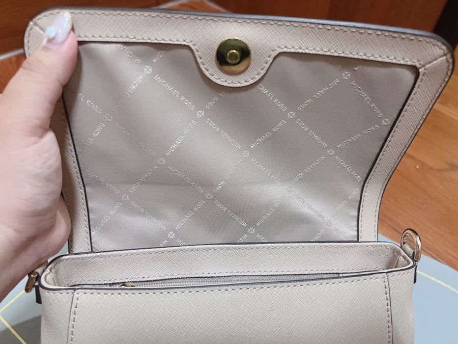 Michael Kors 經典斜背包-20
