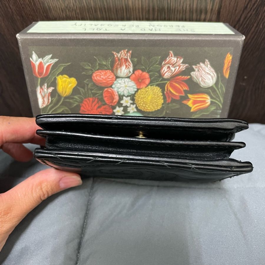 GUCCI marmont  絎縫紋牛皮金屬雙G LOGO昆蟲圖案暗釦卡夾/皮夾/短夾/零錢包(黑)-7