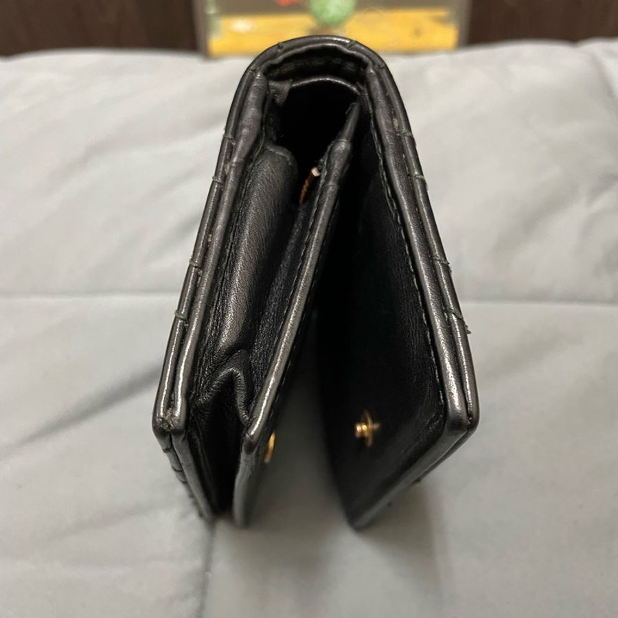 GUCCI marmont  絎縫紋牛皮金屬雙G LOGO昆蟲圖案暗釦卡夾/皮夾/短夾/零錢包(黑)-12