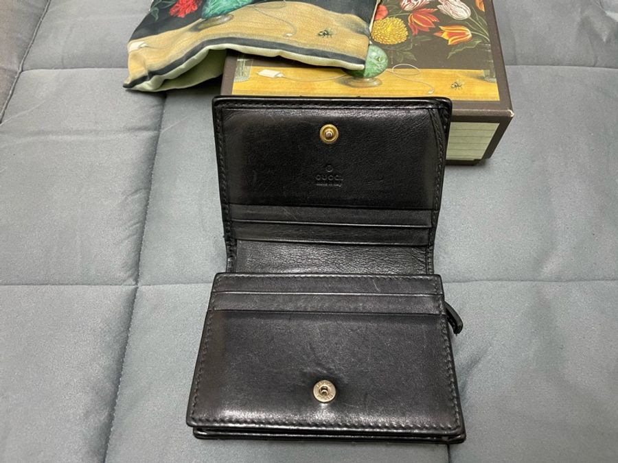 GUCCI marmont  絎縫紋牛皮金屬雙G LOGO昆蟲圖案暗釦卡夾/皮夾/短夾/零錢包(黑)-17
