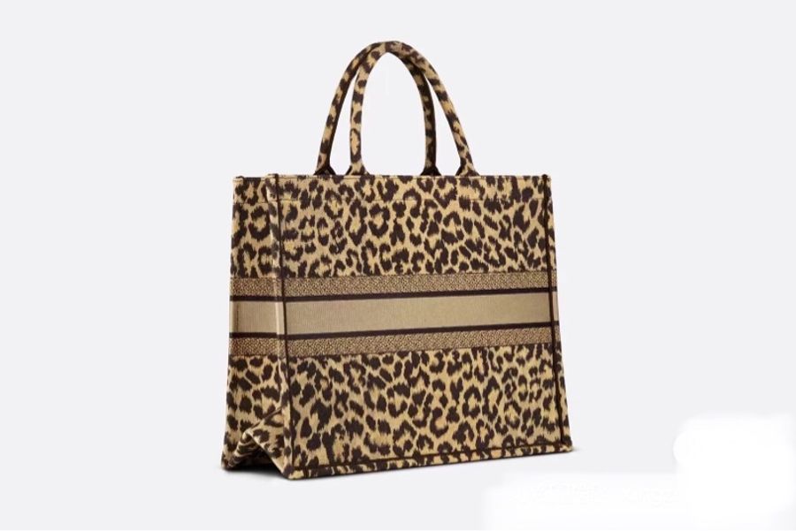 新光三越A4購入 Dior Booktote 大型購物包托特包豹紋刺繡-6