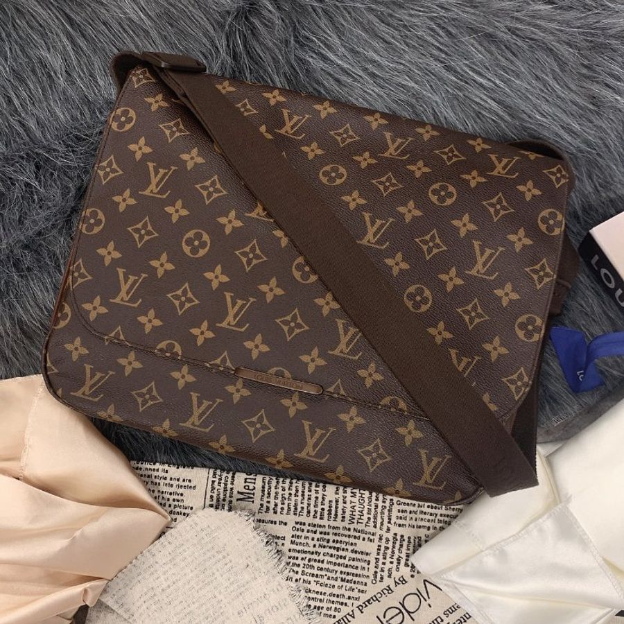 Louis Vuitton LV 字紋 小鐵牌 掀蓋 斜背包/肩背包-0