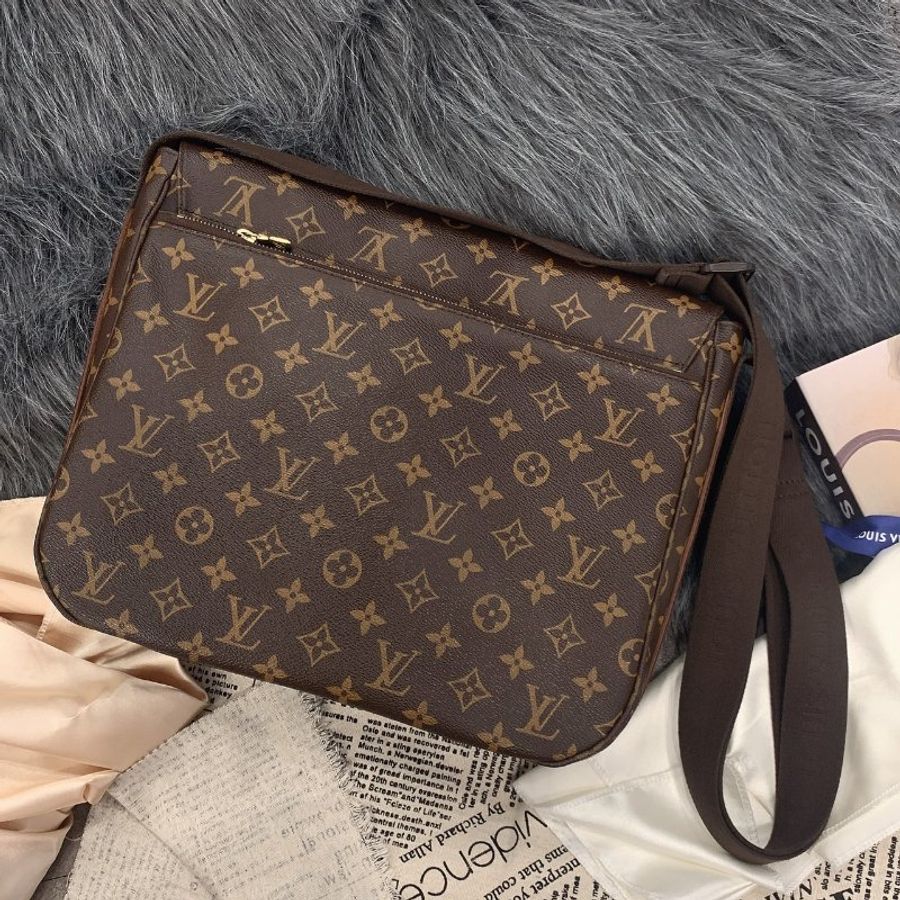 Louis Vuitton LV 字紋 小鐵牌 掀蓋 斜背包/肩背包-1