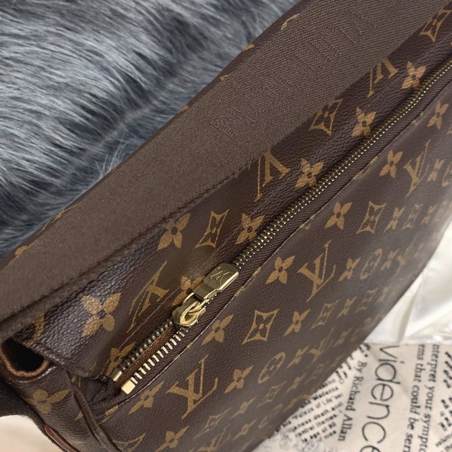 Louis Vuitton LV 字紋 小鐵牌 掀蓋 斜背包/肩背包-7
