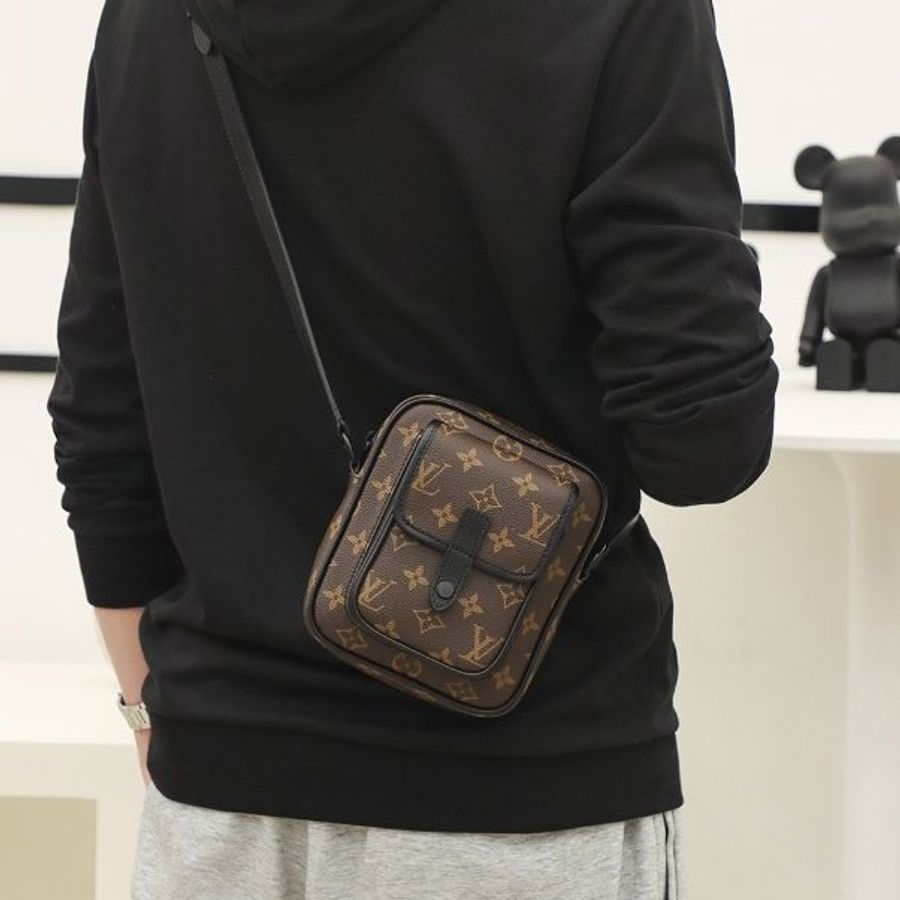 LV Christopher 斜背包/側背包 M69404 近全新-0