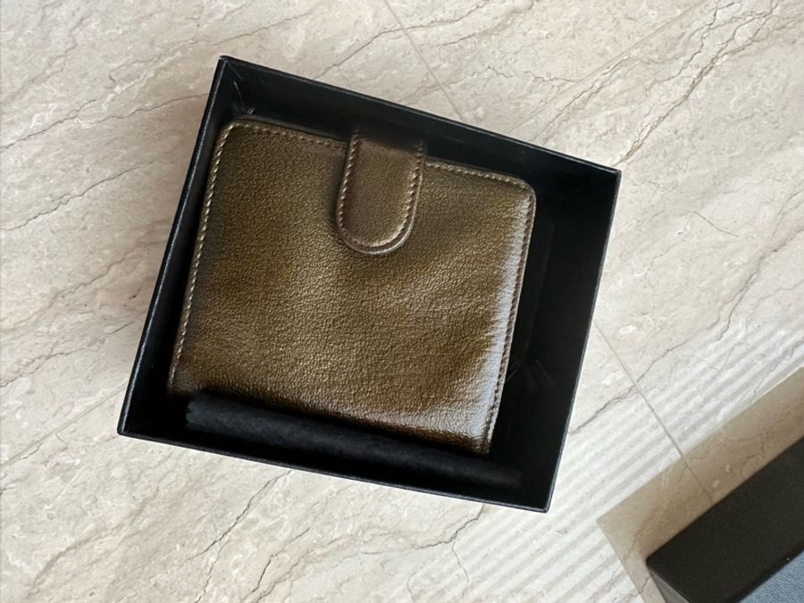 Chanel 香奈兒 漆皮深咖啡幻彩LOGO折疊皮夾零錢-3