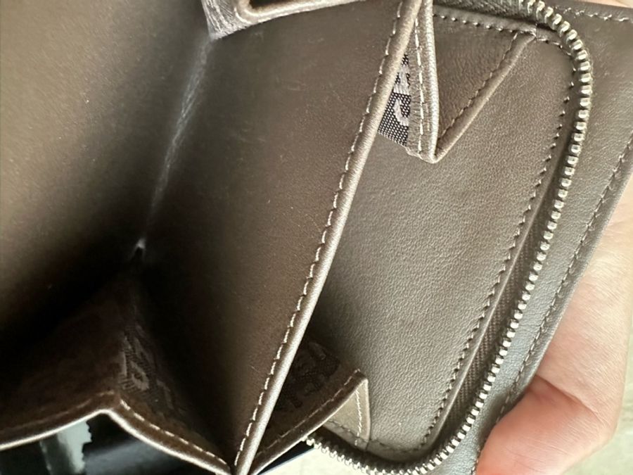 Chanel 香奈兒 漆皮深咖啡幻彩LOGO折疊皮夾零錢-16