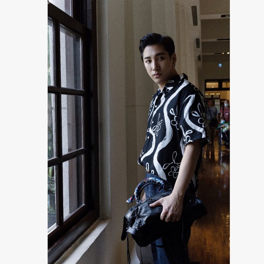 Balenciaga 巴黎世家經典款霧銀扣 鞣製羊皮 city機車包-1