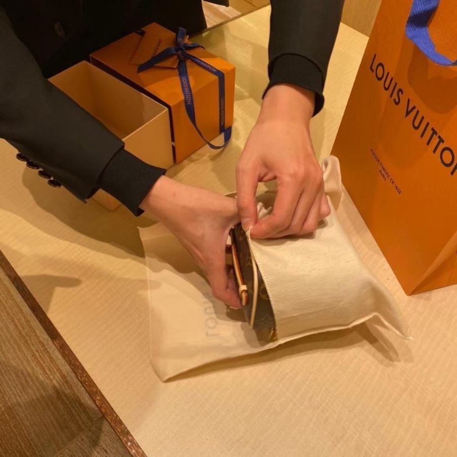 LV nice nano 化妝包 全新品(超難買到)台灣專櫃購入,全配-8
