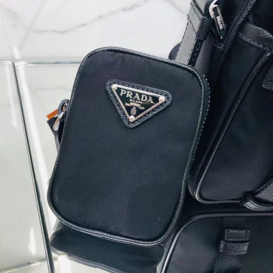 🌸2025春夏新品🌸Prada 2VD034 再生尼龍及Saffiano 三合一翻蓋郵差包-16