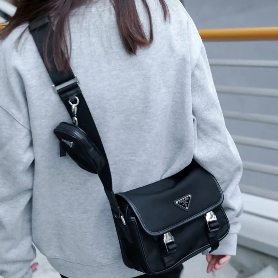 🌸2025春夏新品🌸Prada 2VD034 再生尼龍及Saffiano 三合一翻蓋郵差包-19