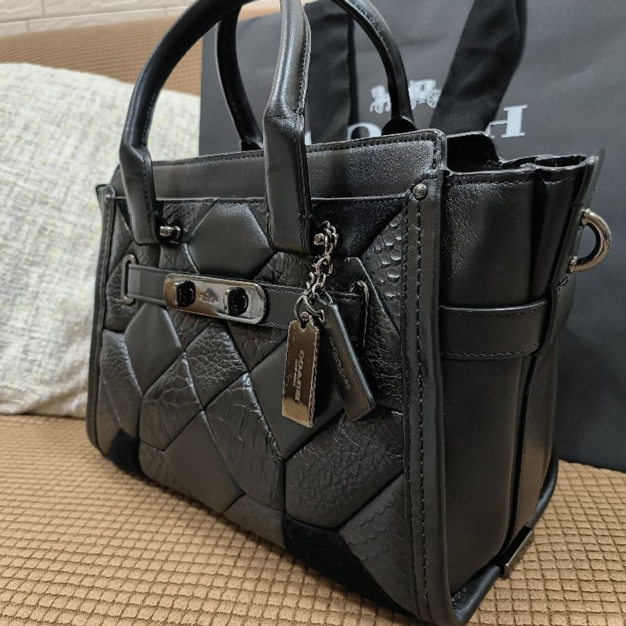 Coach 蔻馳 正櫃品項 限量款 消光黑金屬 手提托特-6
