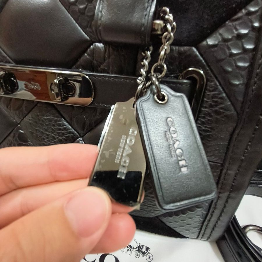 Coach 蔻馳 正櫃品項 限量款 消光黑金屬 手提托特-14