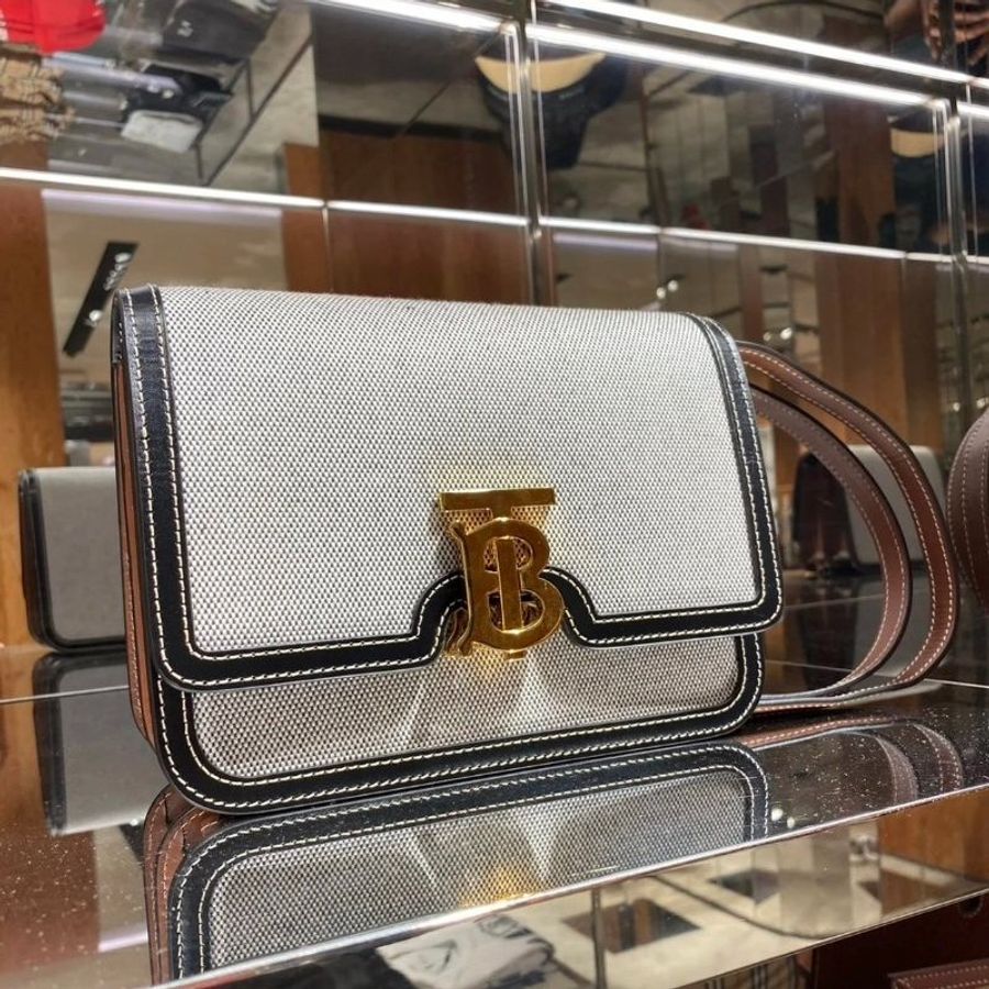 🎁特價🎁Burberry 80306661 小型三色帆布及皮革 TB 包 灰色/黑色/棕色《全新商品 》-7