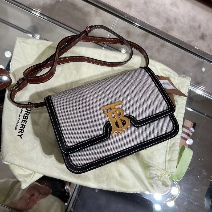🎁特價🎁Burberry 80306661 小型三色帆布及皮革 TB 包 灰色/黑色/棕色《全新商品 》-8