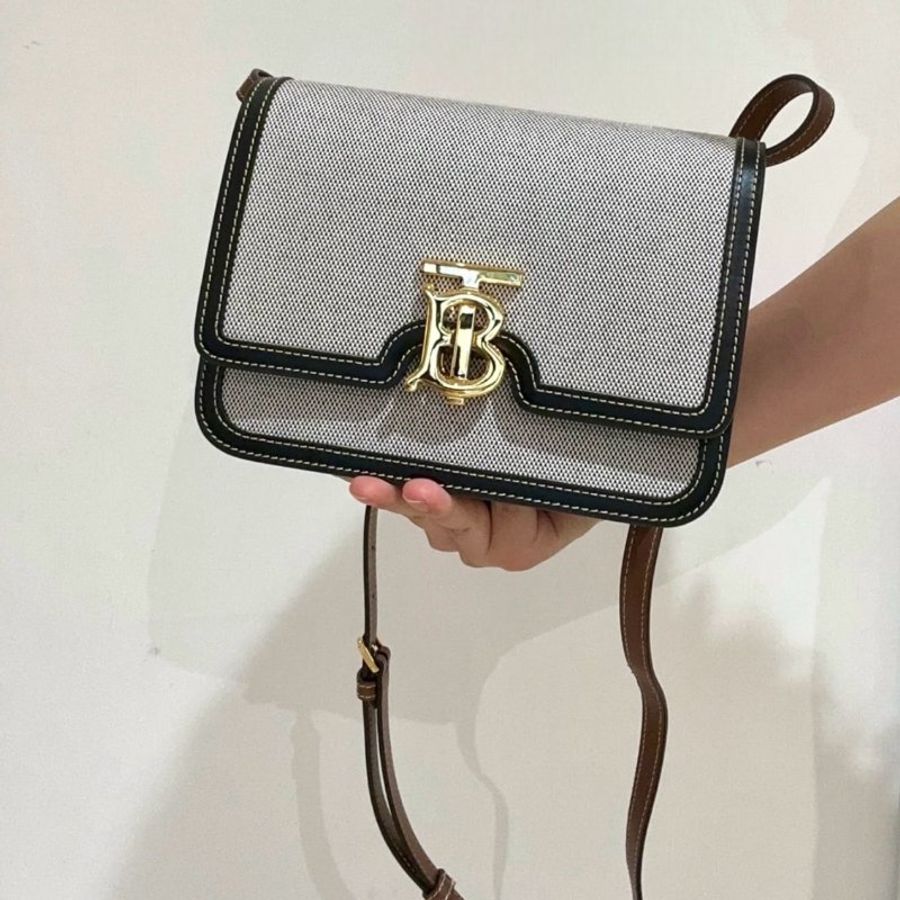 🎁特價🎁Burberry 80306661 小型三色帆布及皮革 TB 包 灰色/黑色/棕色《全新商品 》-9
