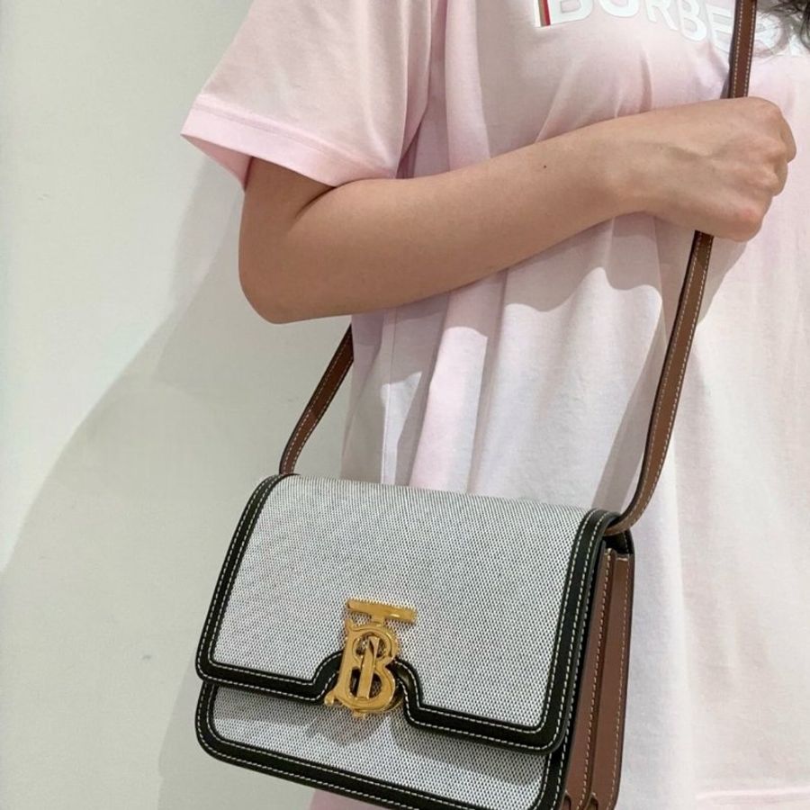 🎁特價🎁Burberry 80306661 小型三色帆布及皮革 TB 包 灰色/黑色/棕色《全新商品 》-12