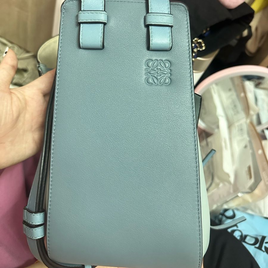專櫃購入Loewe hammock small bag中號湖水藍色拼色吊床包-10