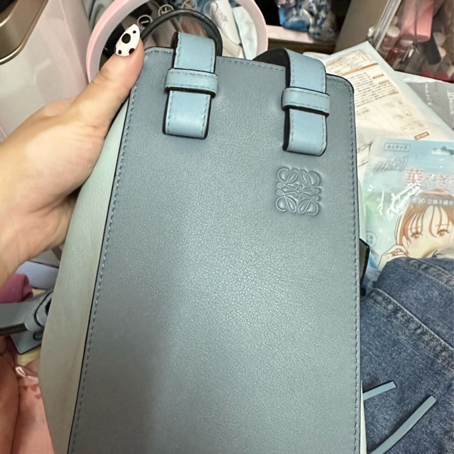 專櫃購入Loewe hammock small bag中號湖水藍色拼色吊床包-13