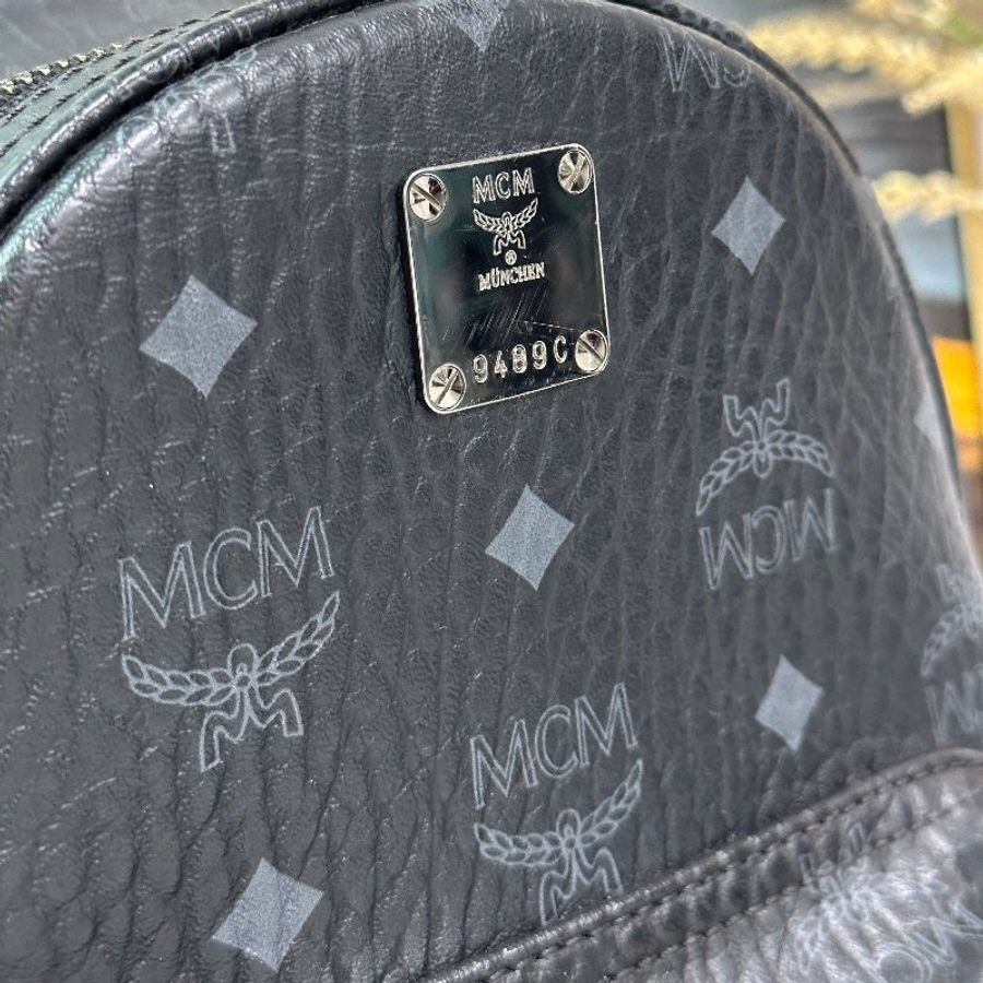 MCM logo印花鉚釘後背包-3