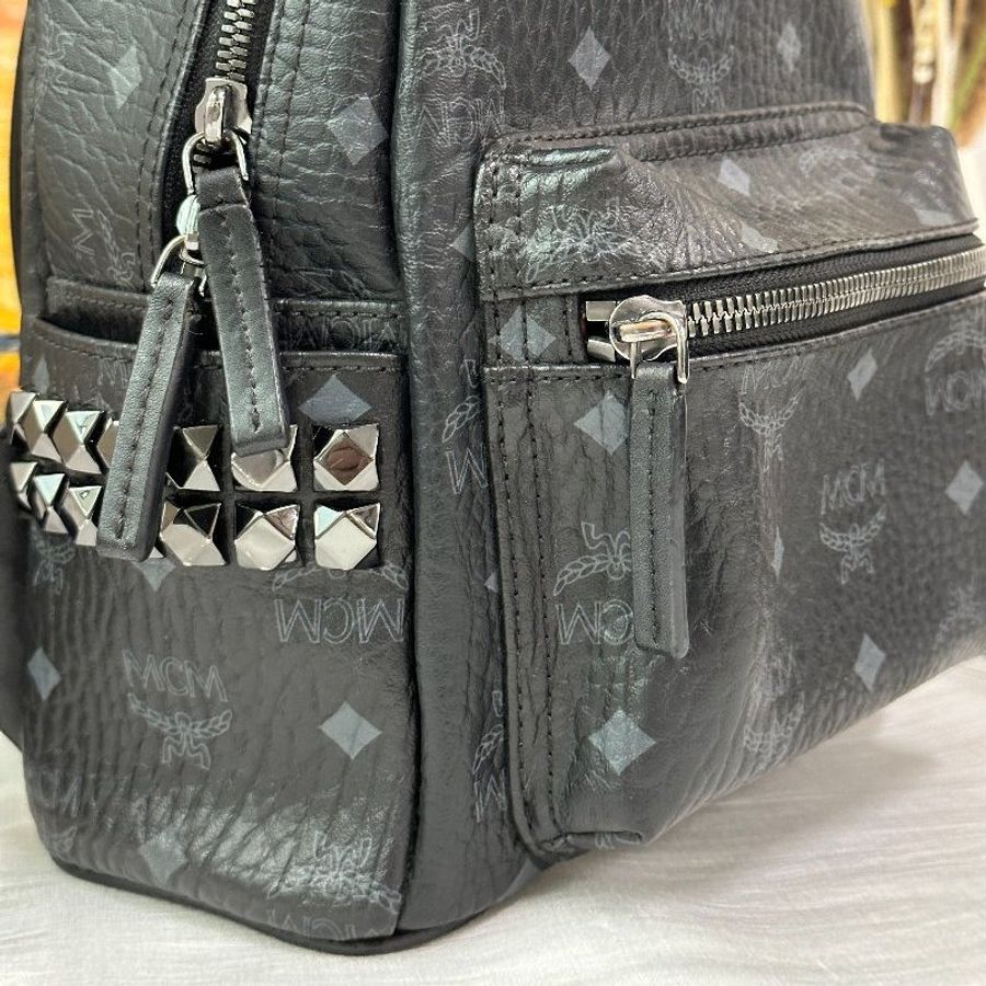 MCM logo印花鉚釘後背包-4