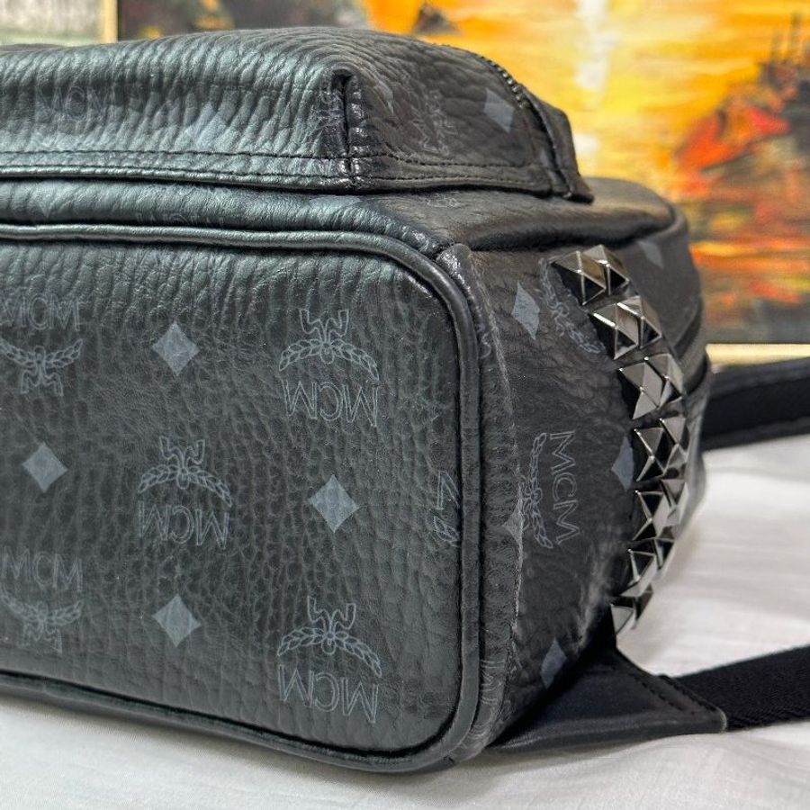 MCM logo印花鉚釘後背包-7