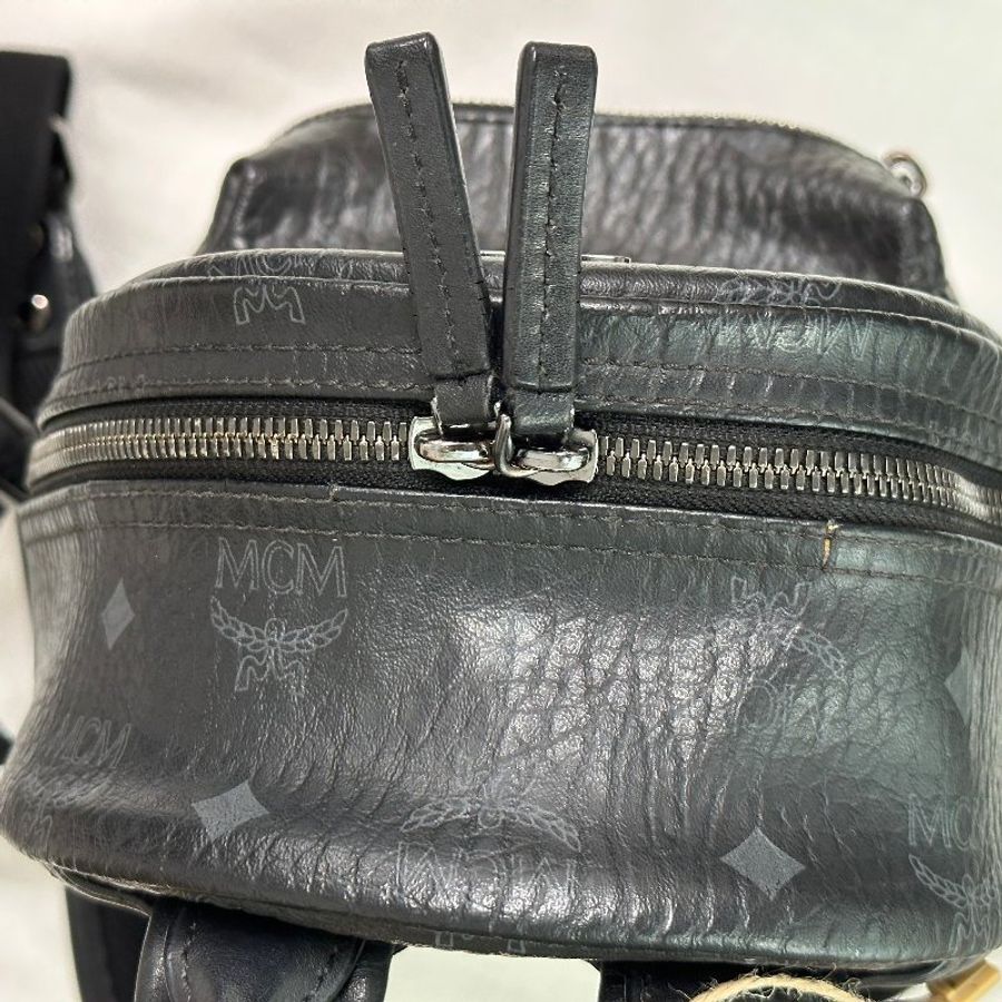 MCM logo印花鉚釘後背包-15