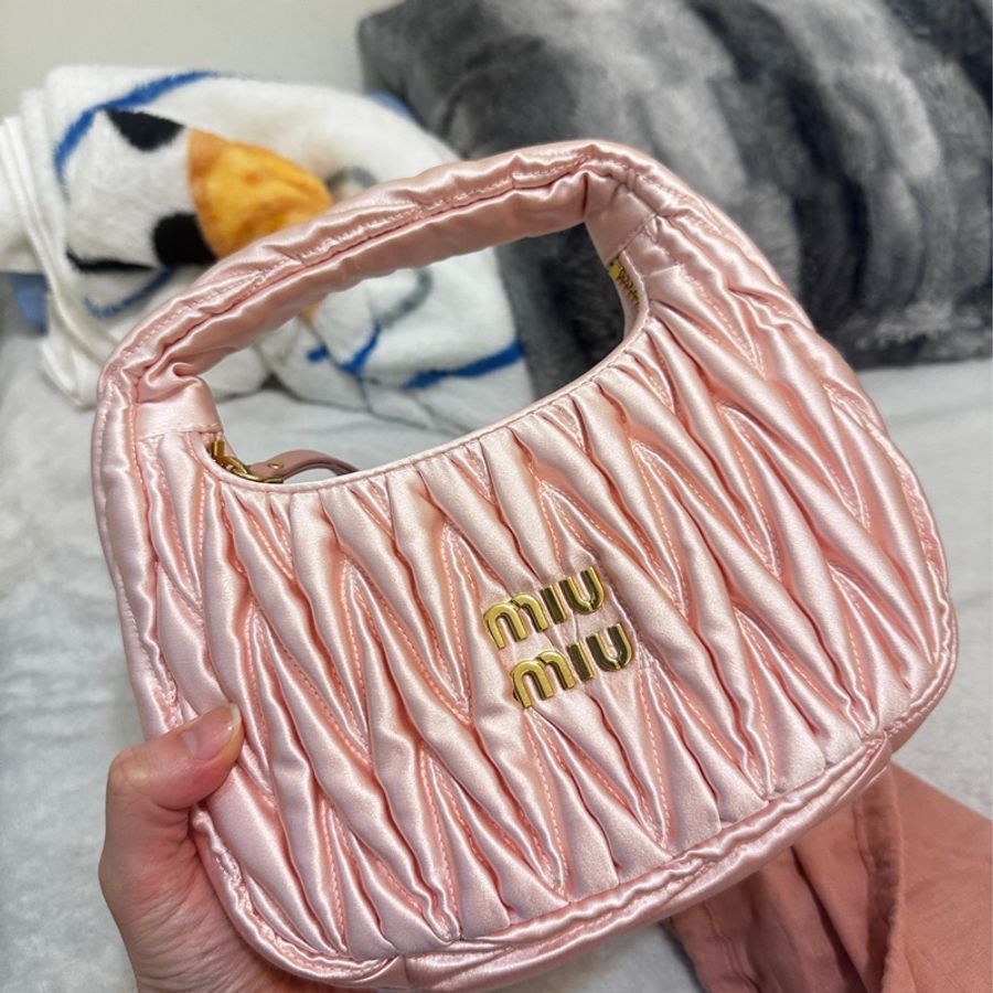 miumiu wander 粉色緞面包包-0