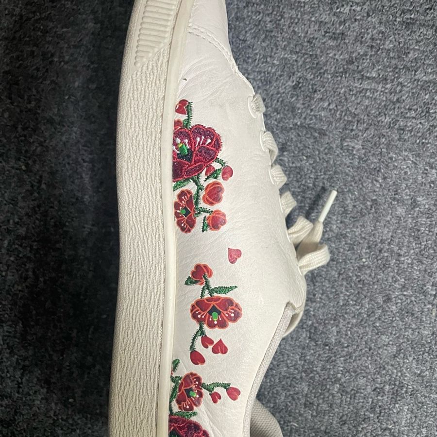 PUMA x Sue Tsai越南製愛心鞋舌設計真皮玫瑰花小白鞋-3