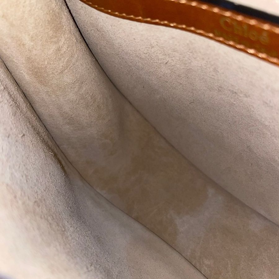Chloe 經典Hudson焦糖色小牛皮編織流蘇斜背馬鞍包-18
