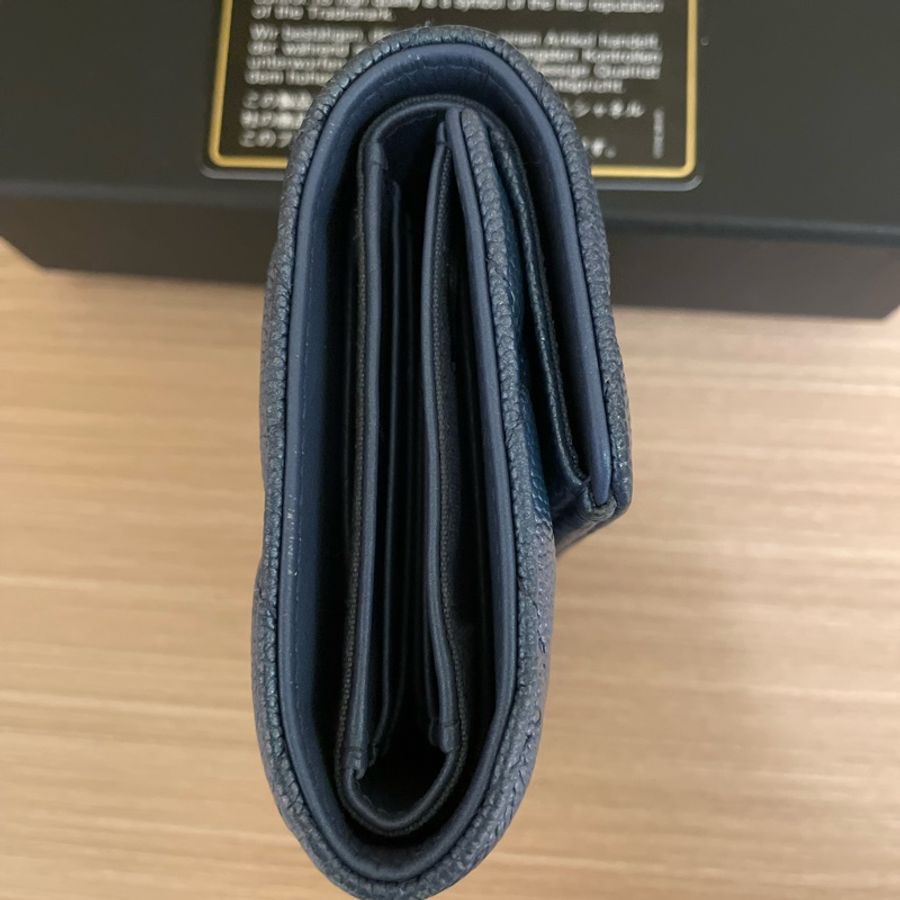 Chanel 幻彩珠光藍 季節限量款 荔枝牛皮 三折短夾-6
