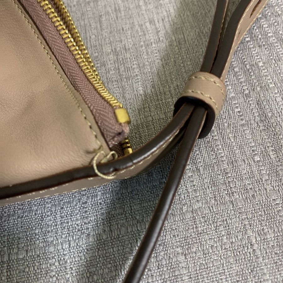 Loewe 藕色水桶包 肩背包-11