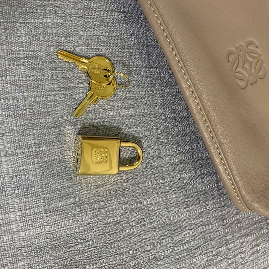 Loewe 藕色水桶包 肩背包-13