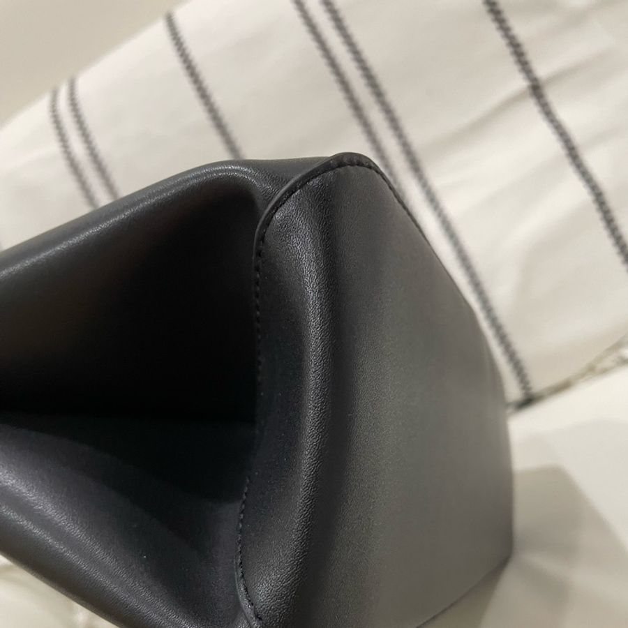 Charles & Keith 小CK托特包-5