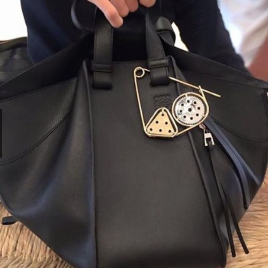 Loewe Hammock 吊床包經典小牛皮小型手袋 黑色《佳節年終折扣》-14