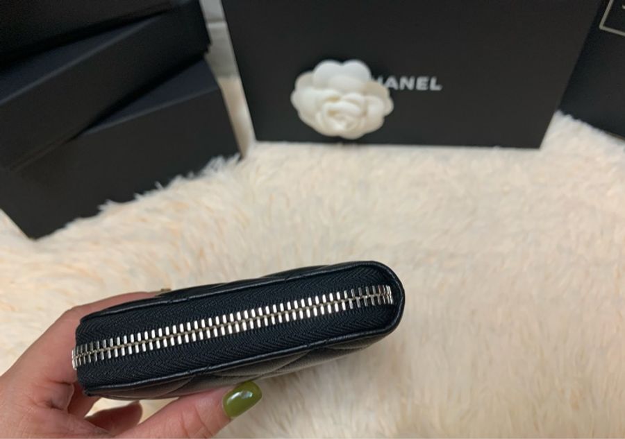 Chanel 黑色銀釦羊皮長夾-4