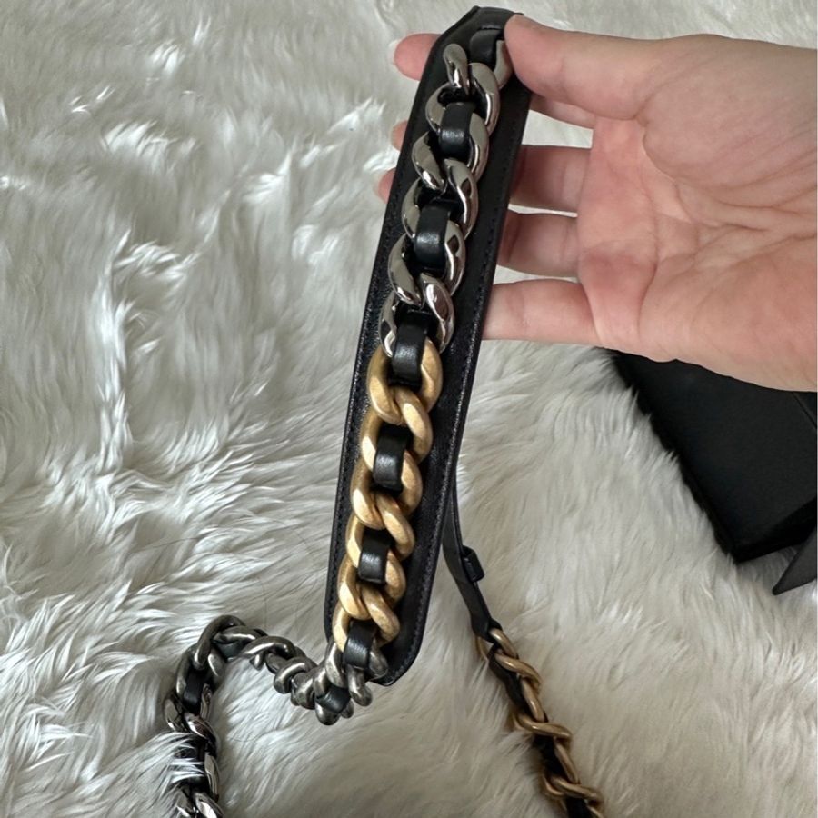 Chanel 香奈兒 小香 19 黑色小羊皮 爆款 菱格 胸包 腰包 女包 已絕版 割愛出售-13