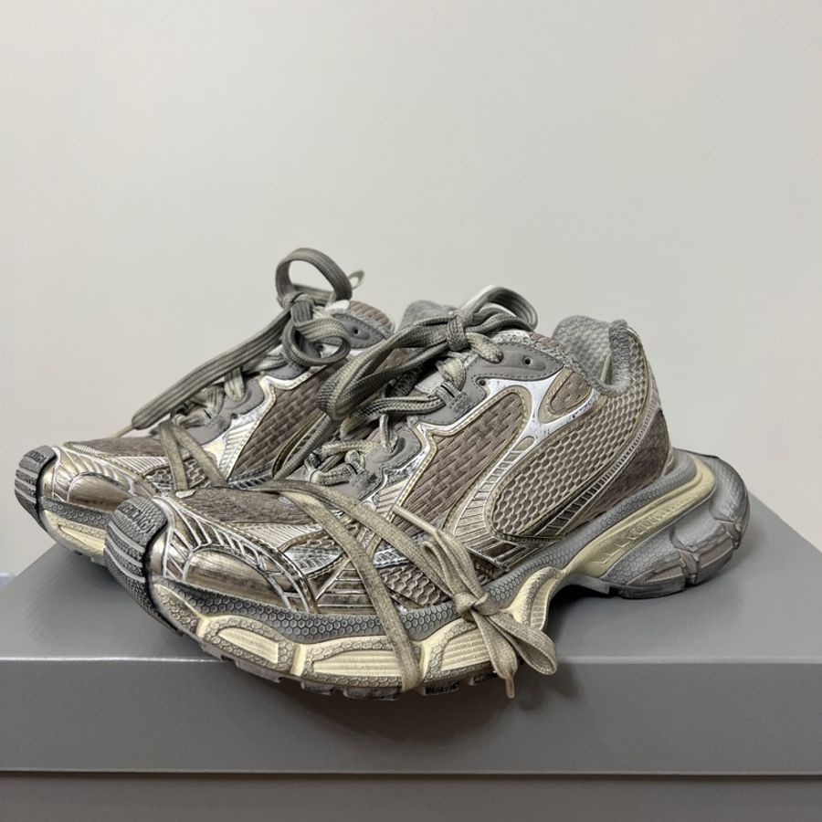 BALENCIAGA 巴黎世家｜全新 41號 蛋殼色 MEN'S 3XL SNEAKER IN OFF WHITE-0