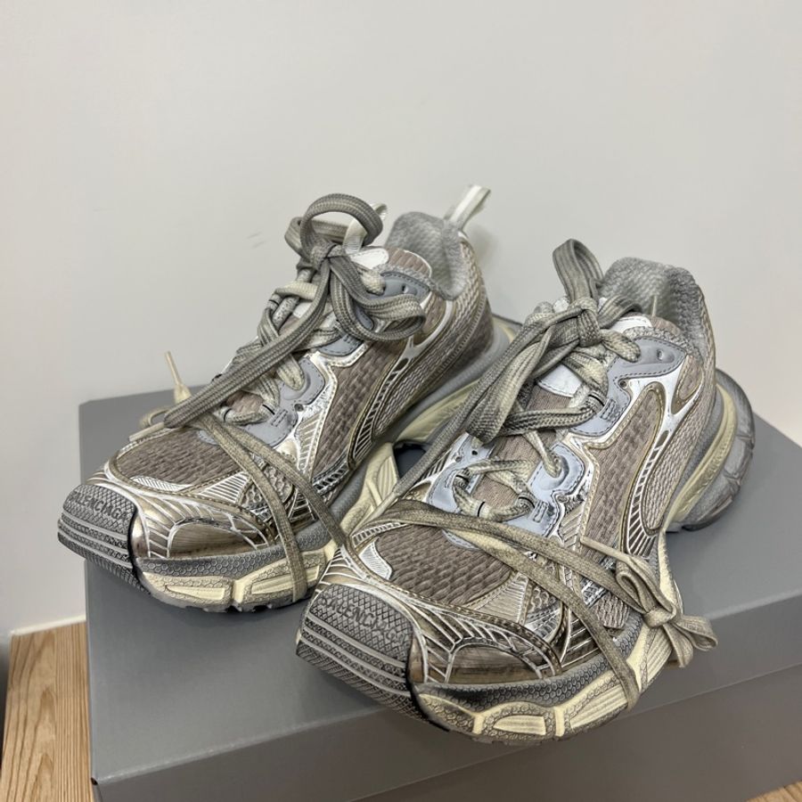 BALENCIAGA 巴黎世家｜全新 41號 蛋殼色 MEN'S 3XL SNEAKER IN OFF WHITE-2