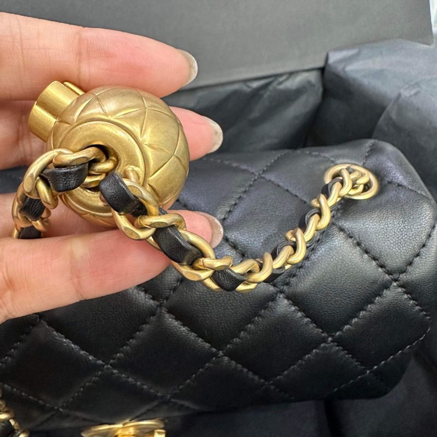 chanel mini 20金球 晶片款近全新 膠膜未拆 全配有購證 金球方胖 cf20 黑金 經典款-1