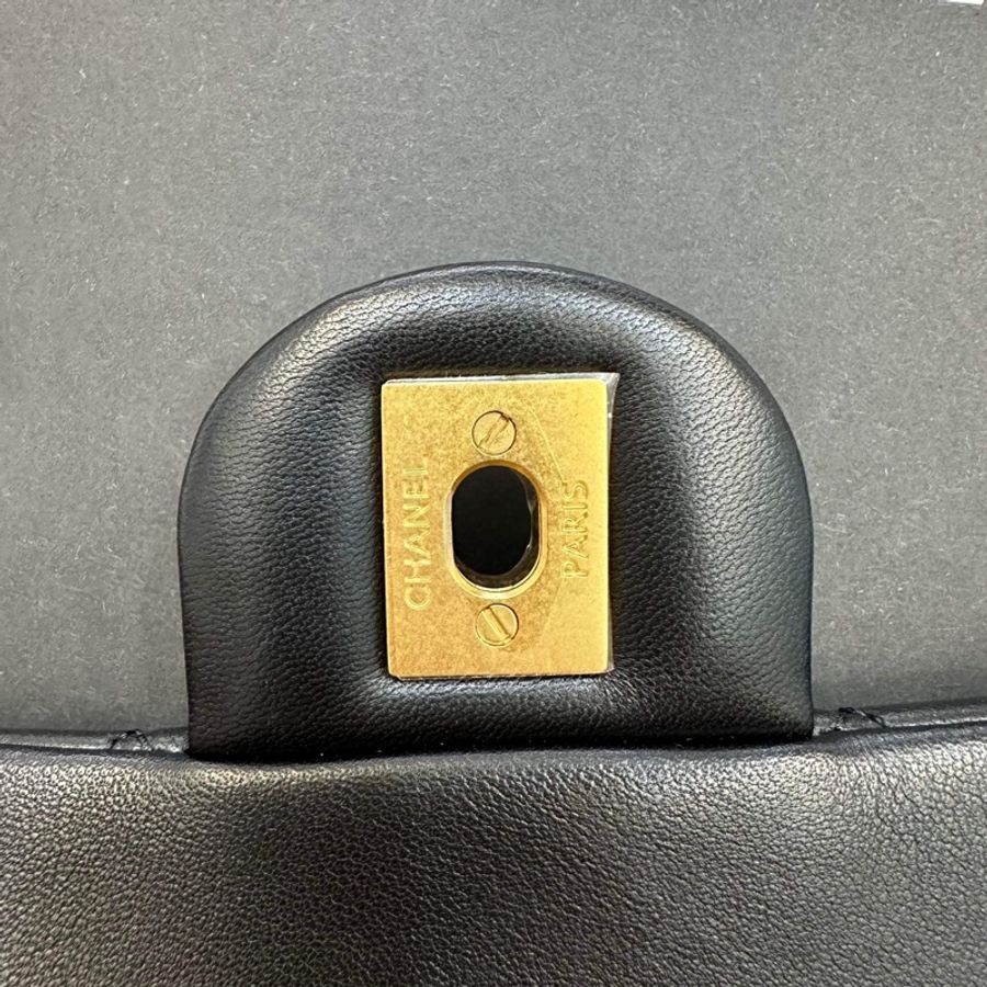 chanel mini 20金球 晶片款近全新 膠膜未拆 全配有購證 金球方胖 cf20 黑金 經典款-4