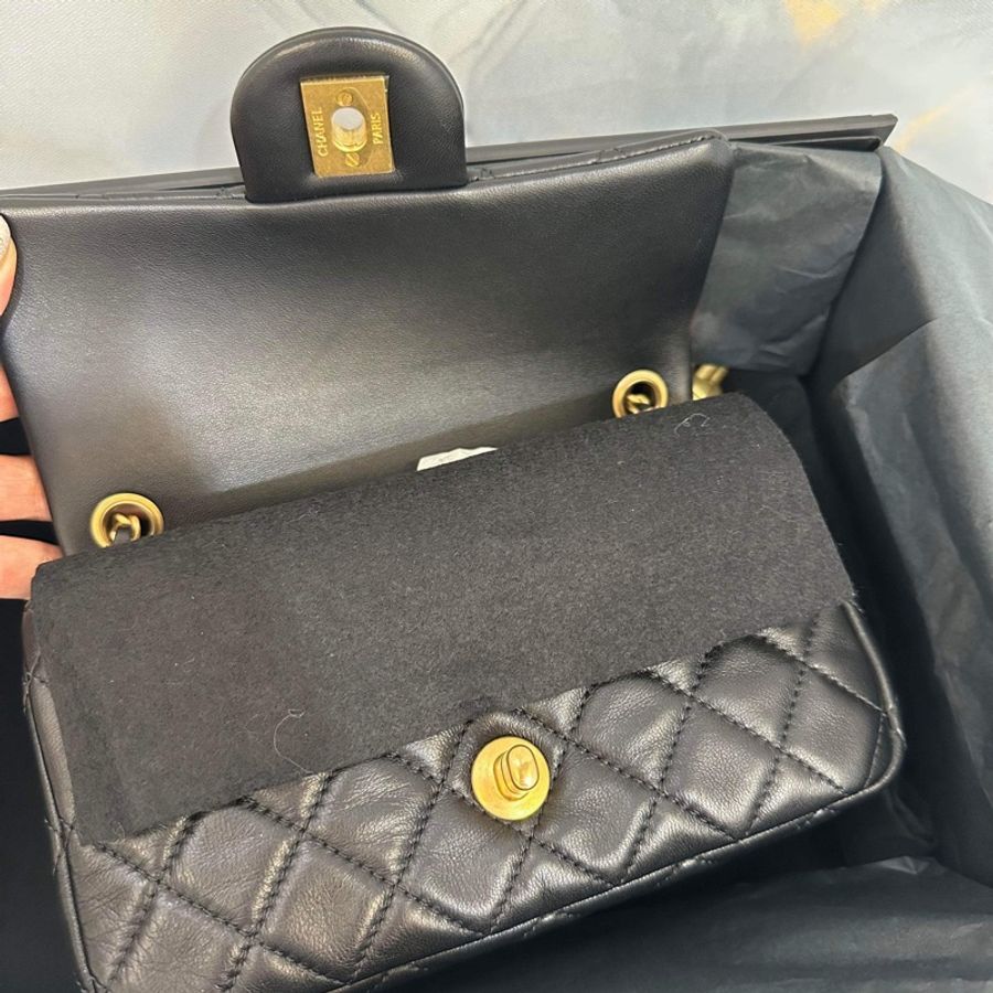 chanel mini 20金球 晶片款近全新 膠膜未拆 全配有購證 金球方胖 cf20 黑金 經典款-5