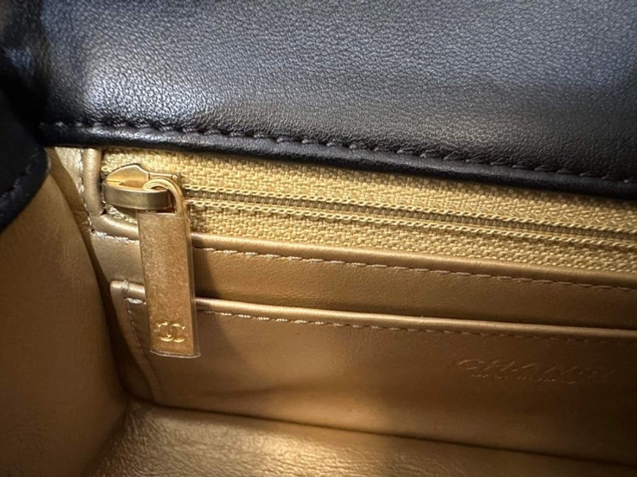 chanel mini 20金球 晶片款近全新 膠膜未拆 全配有購證 金球方胖 cf20 黑金 經典款-7