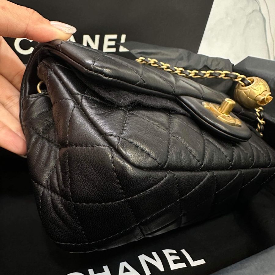 chanel mini 20金球 晶片款近全新 膠膜未拆 全配有購證 金球方胖 cf20 黑金 經典款-11