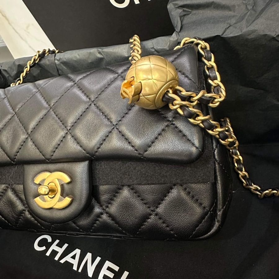 chanel mini 20金球 晶片款近全新 膠膜未拆 全配有購證 金球方胖 cf20 黑金 經典款-12